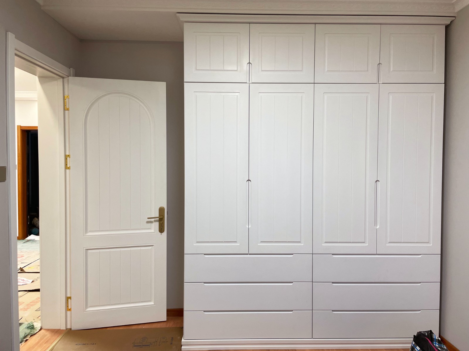 实木定制造型衣柜、卧室门